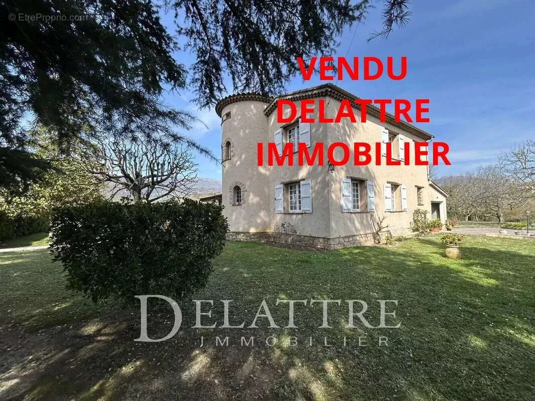 Maison à CHATEAUNEUF-GRASSE