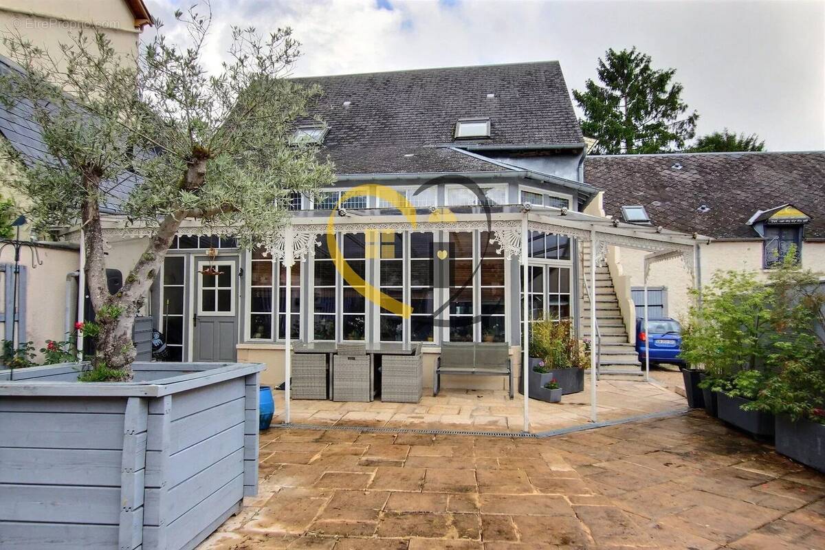 Maison à MEHUN-SUR-YEVRE