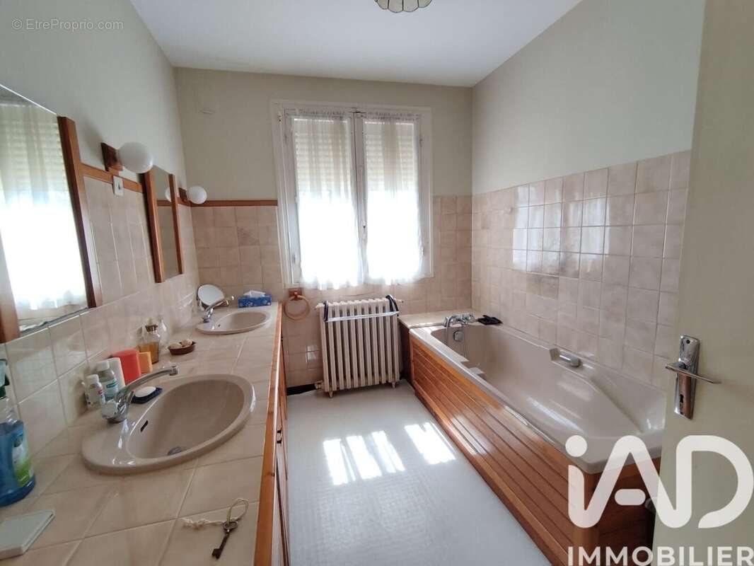 Maison 178 m² à Pineuilh  - photo 7