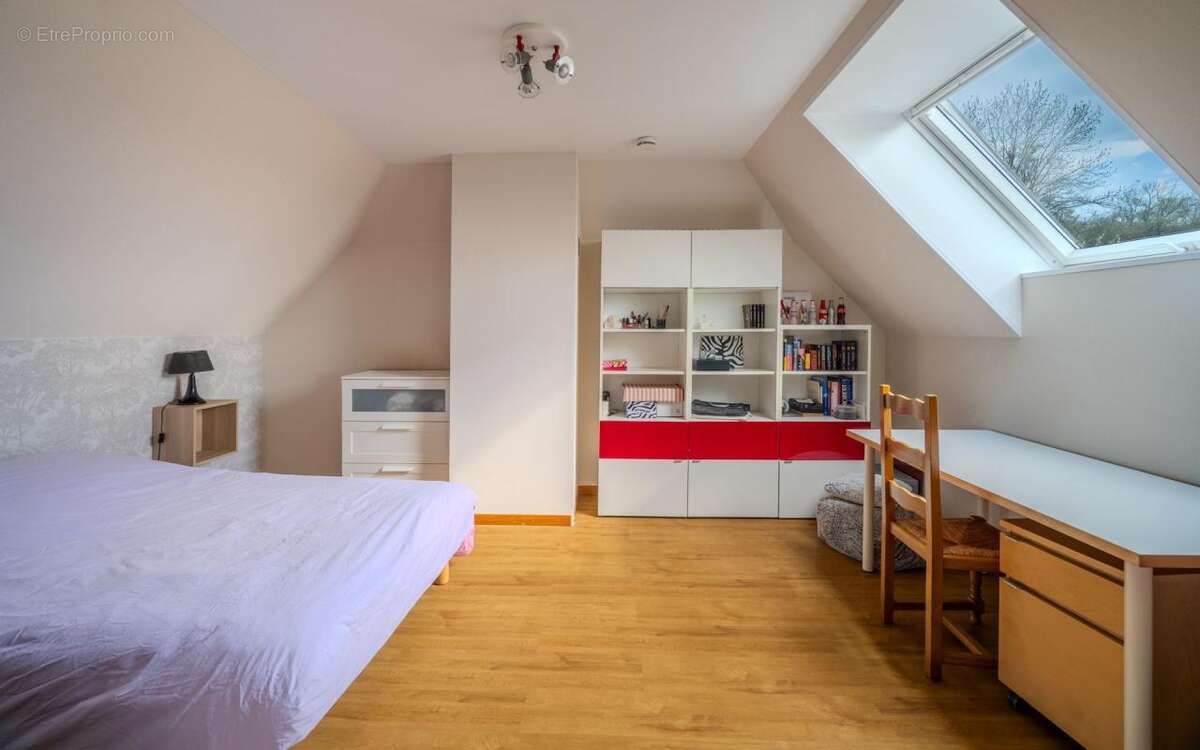 Maison à VELAINE-EN-HAYE