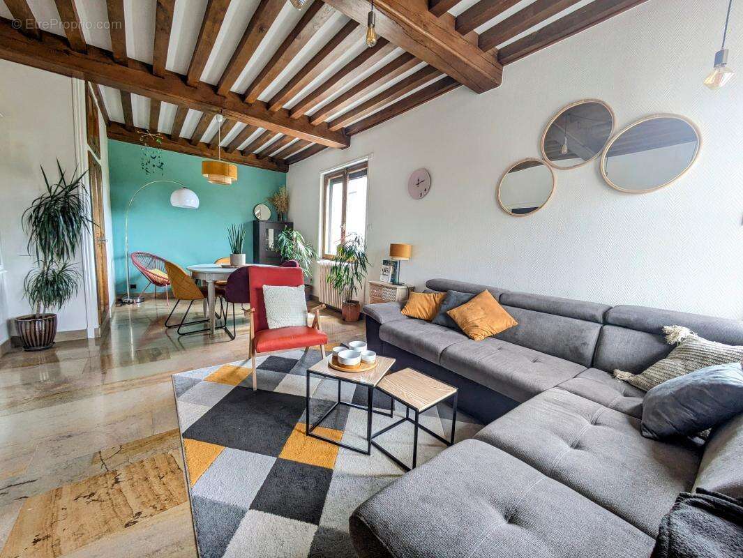 À vendre – Maison individuelle 2 chambres + bureau au centre de Charnay Les Mâcon - photo 3