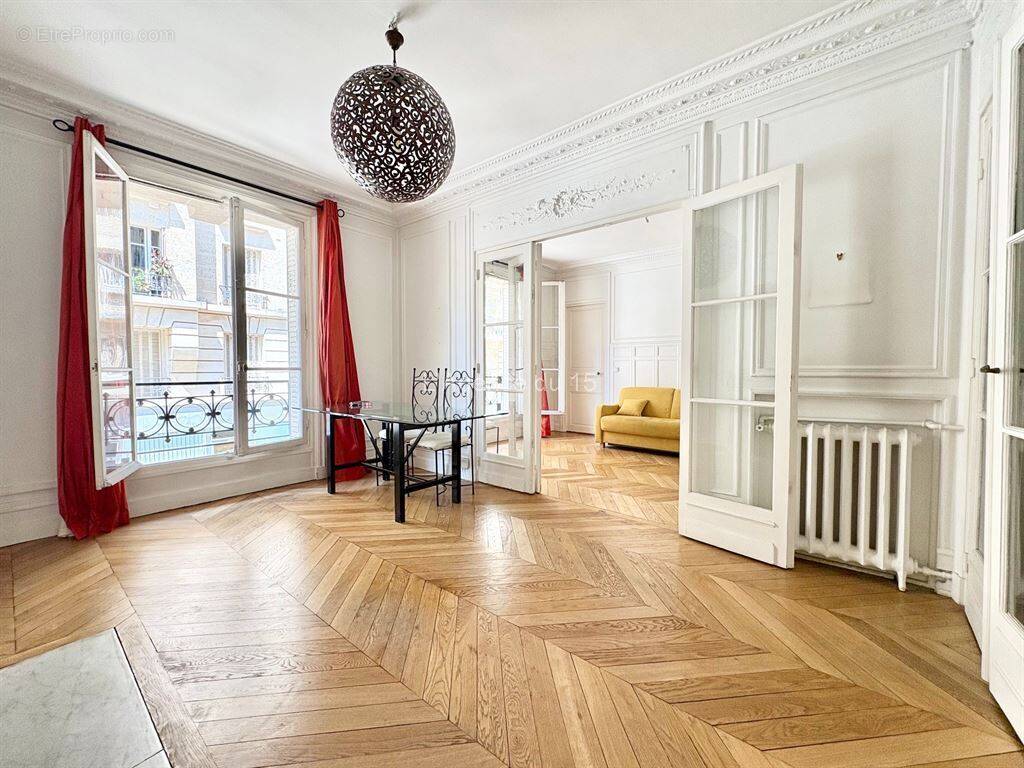 Appartement à PARIS-15E