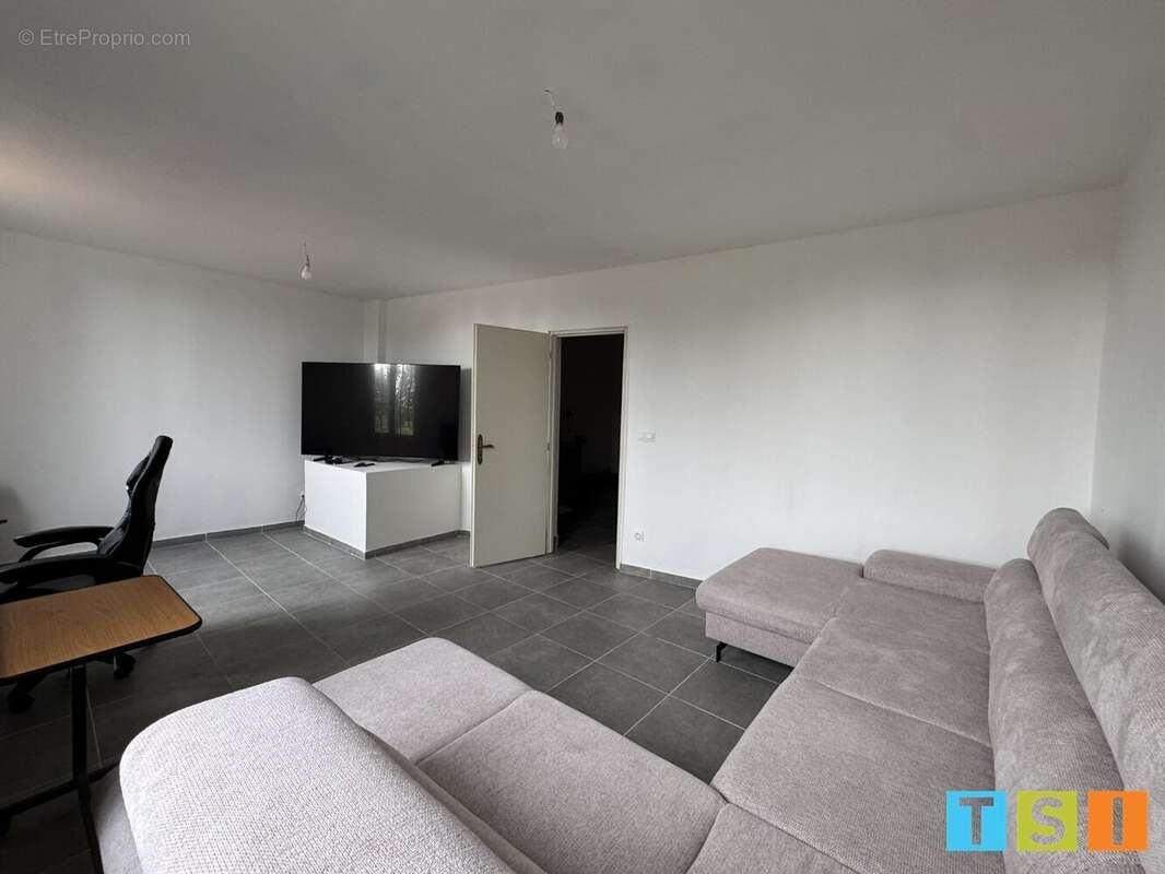 Au cur de Miramont-de-Comminges - ensemble immobilier - maison de caractère de 135 m² - vaste local commercial 100 m² sur 593m² - photo 5
