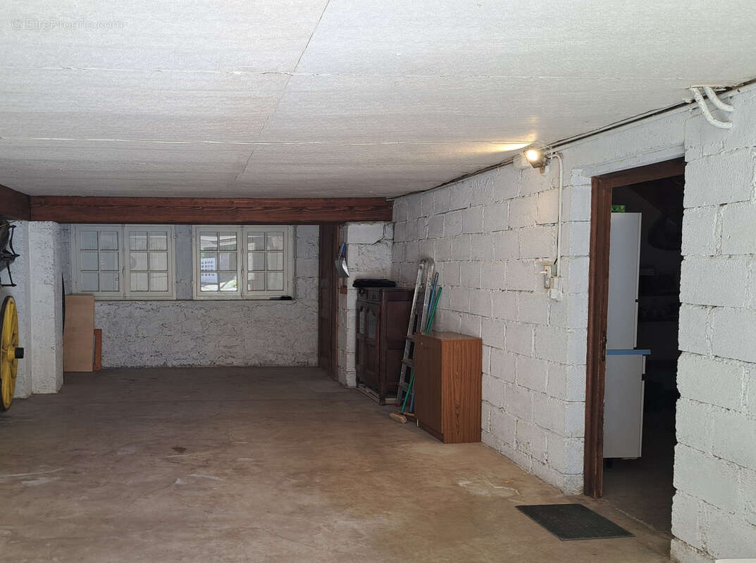 Maison d'habitation avec beaucoup de caractères sur 1300m2 - photo 14