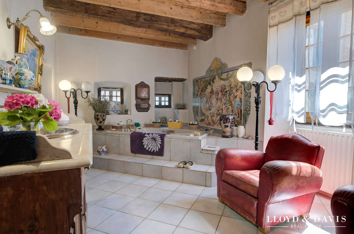Maison 273 m² à Sainte-Marie-D'alloix  - photo 9