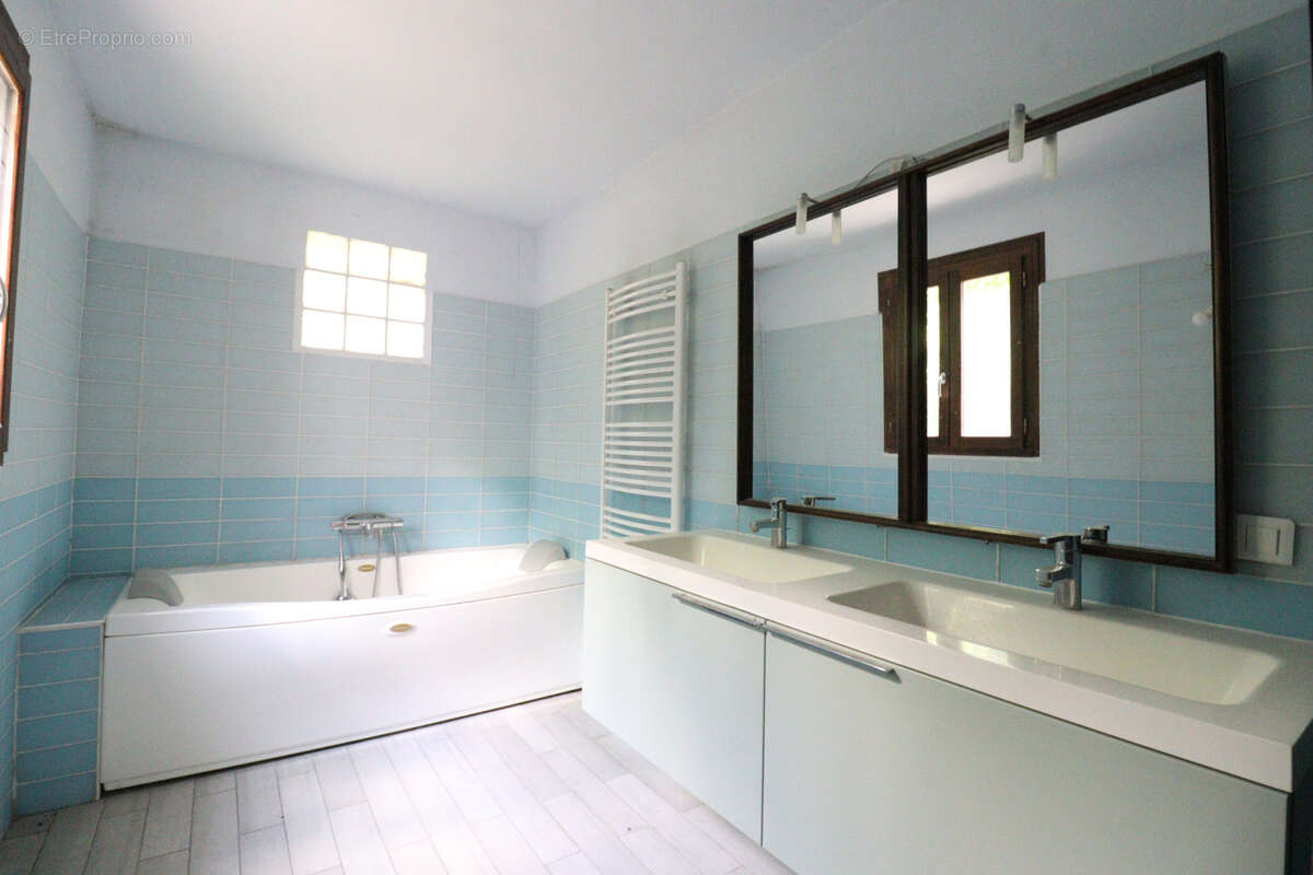 Maison à ECHIROLLES