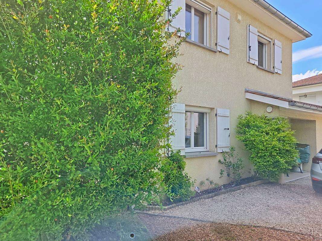 Maison à MEYZIEU