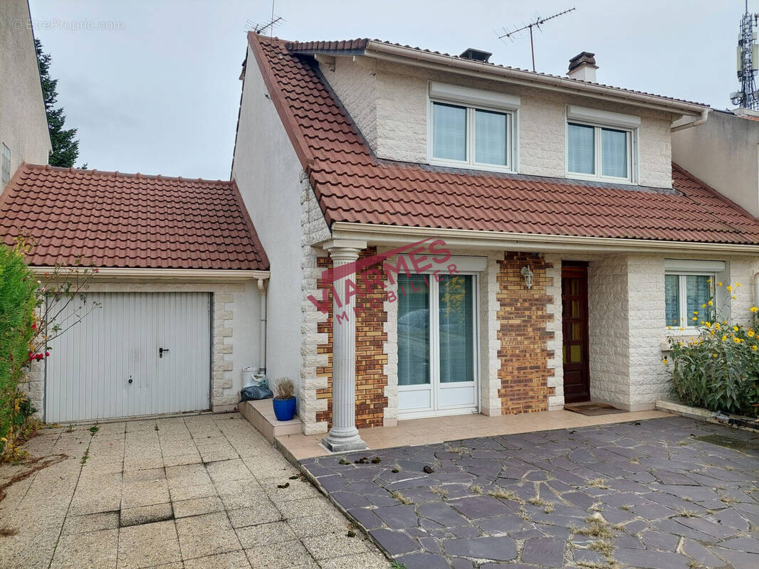 Maison à GOUSSAINVILLE