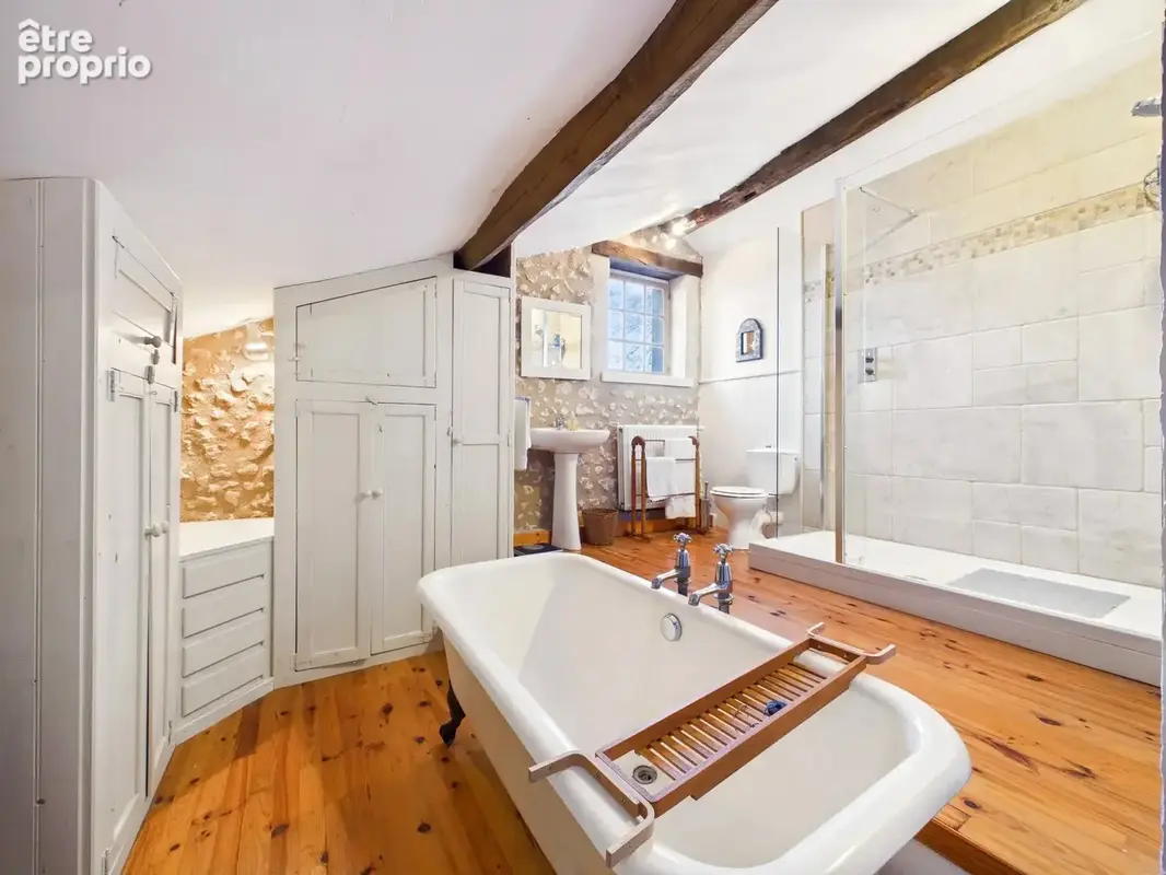 Résidence de campagne isolée avec cinq chambres, une piscine et des belles vues - photo 8