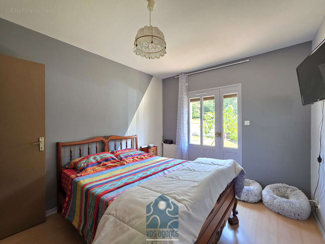 Maison plain-pied avec terrasse, garage et annexes - photo 6