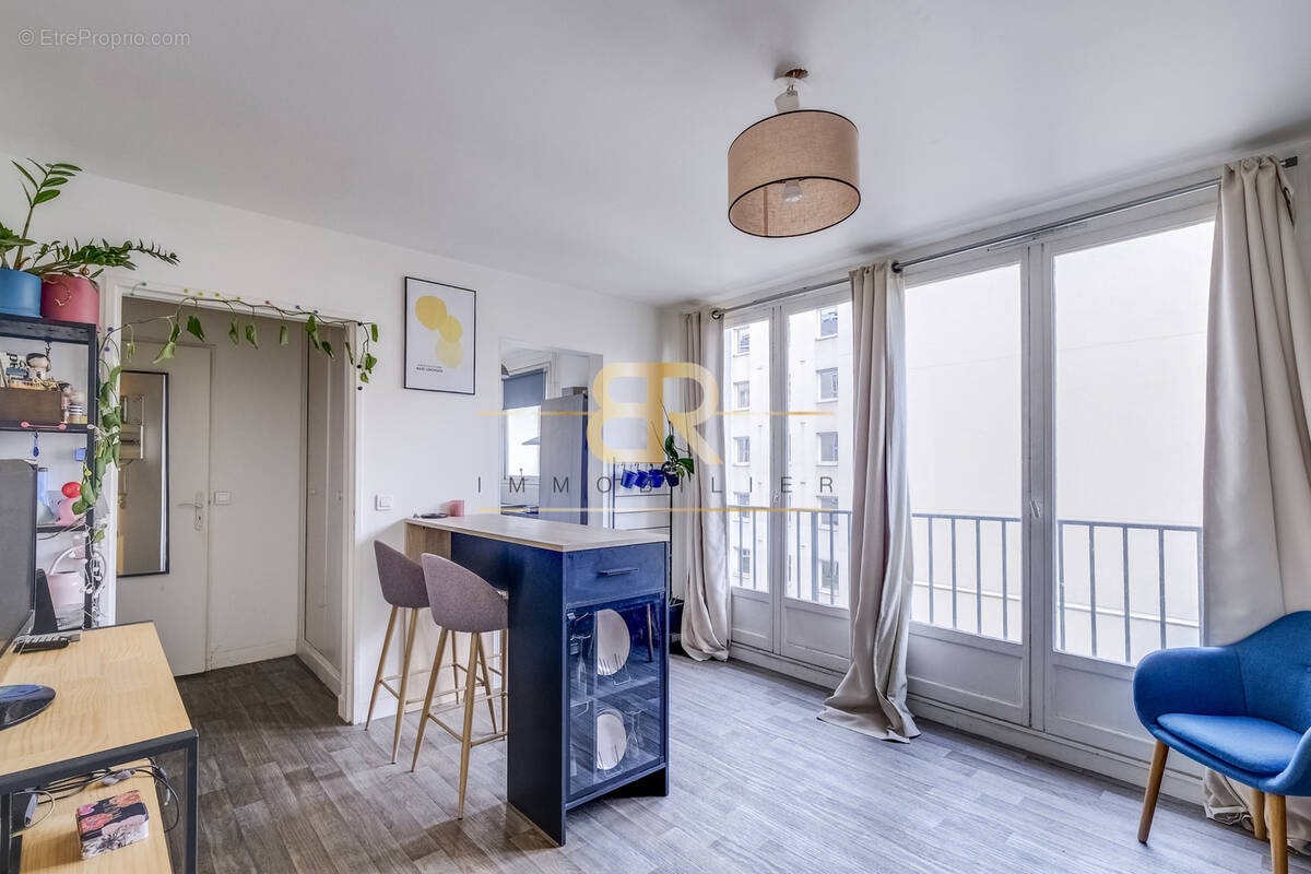 Appartement à PARIS-10E