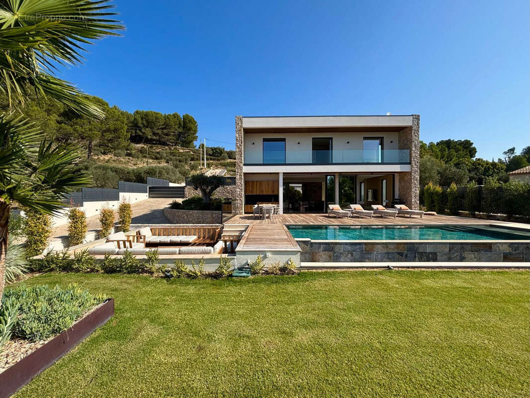 Maison à SAINT-CHAMAS