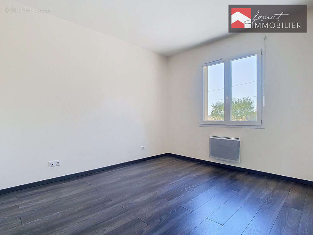 À VENDRE  Jolie villa de plain-pied dans un environnement paisible à Simandre - 190 000 - photo 7