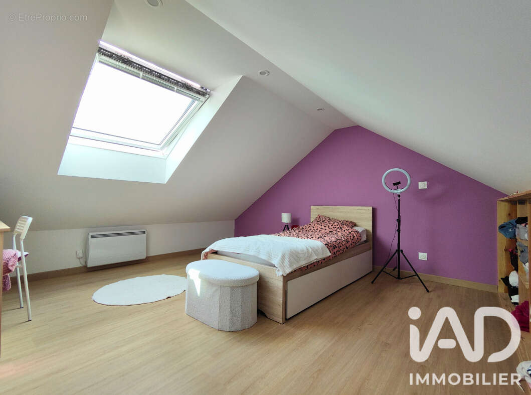 Maison 100 m² à Lieu-Saint-Amand  - photo 6