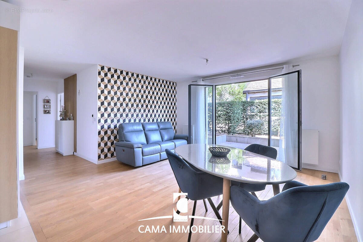 Appartement à FONTENAY-LE-FLEURY