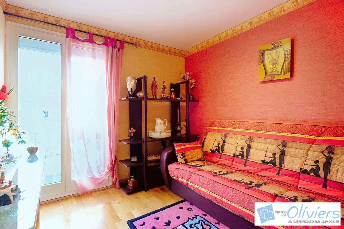 Maison à VOISINS-LE-BRETONNEUX