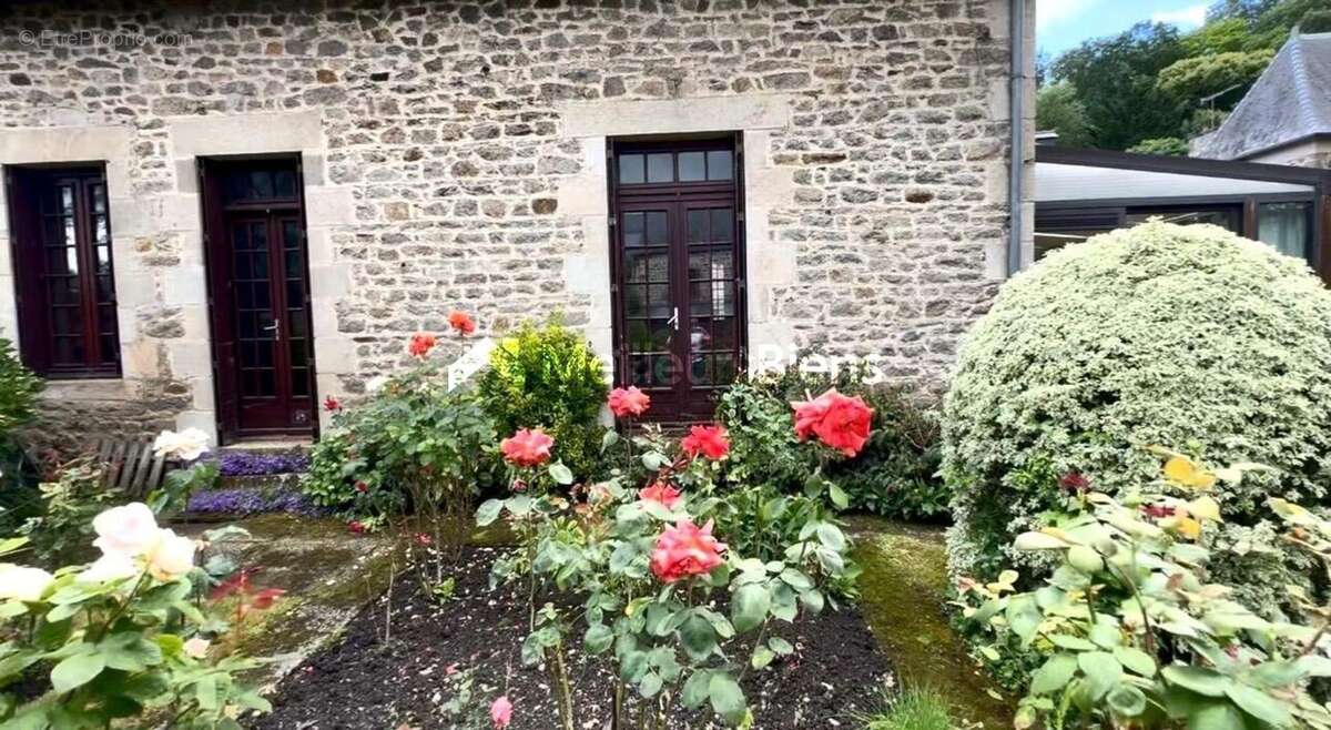 Maison à JUGON-LES-LACS