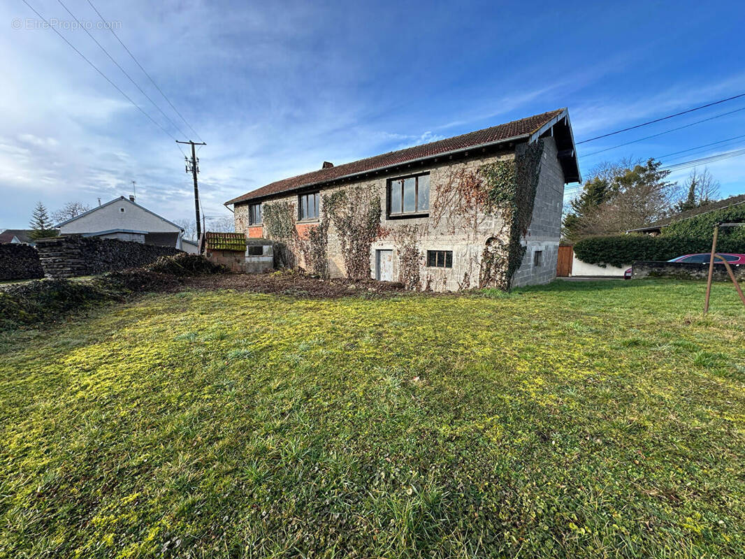 Maison à MONTIGNY-MORNAY-VILLENEUVE-SUR-VINGEANNE
