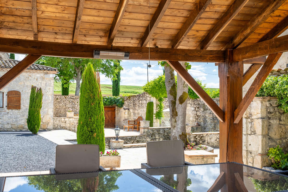 Maison à BEAUVILLE