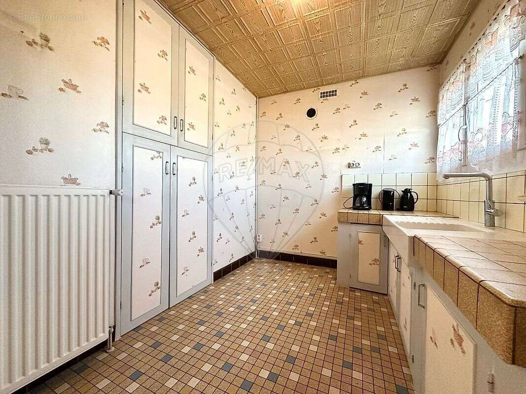 Maison à AY-SUR-MOSELLE