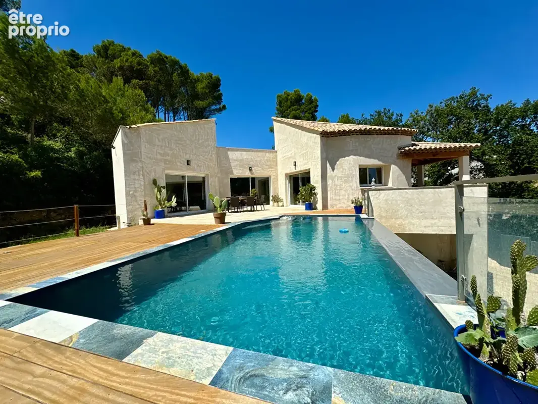 Maison à LAUDUN-L'ARDOISE