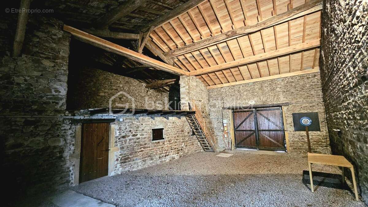 Maison à COMMELLE-VERNAY