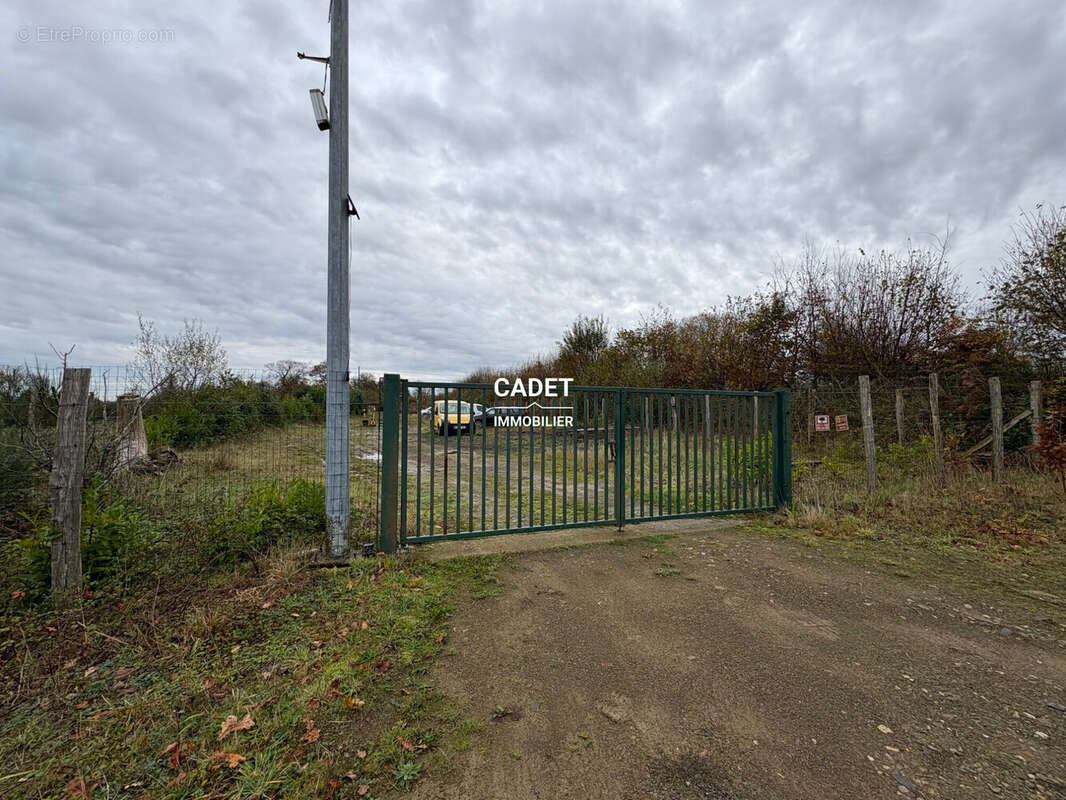 Commerce à LA HAYE-PESNEL