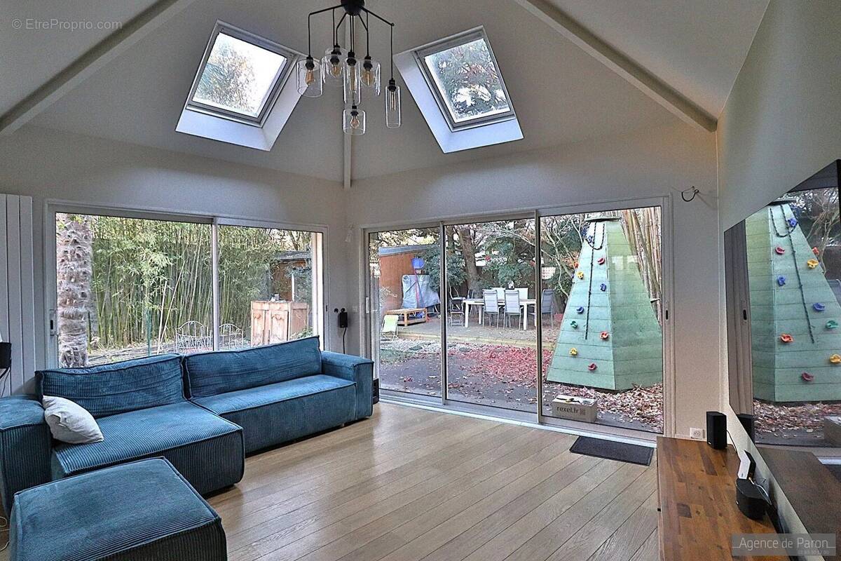 Maison à VERRIERES-LE-BUISSON