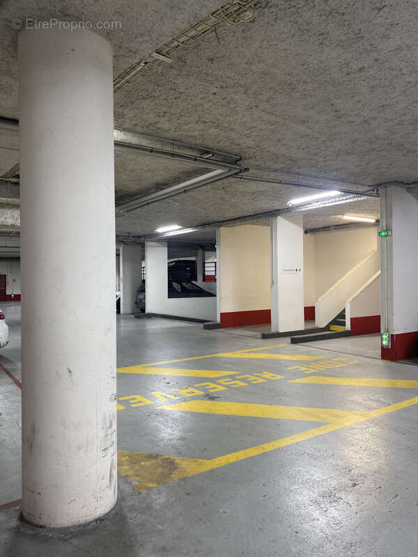 Parking à PARIS-6E