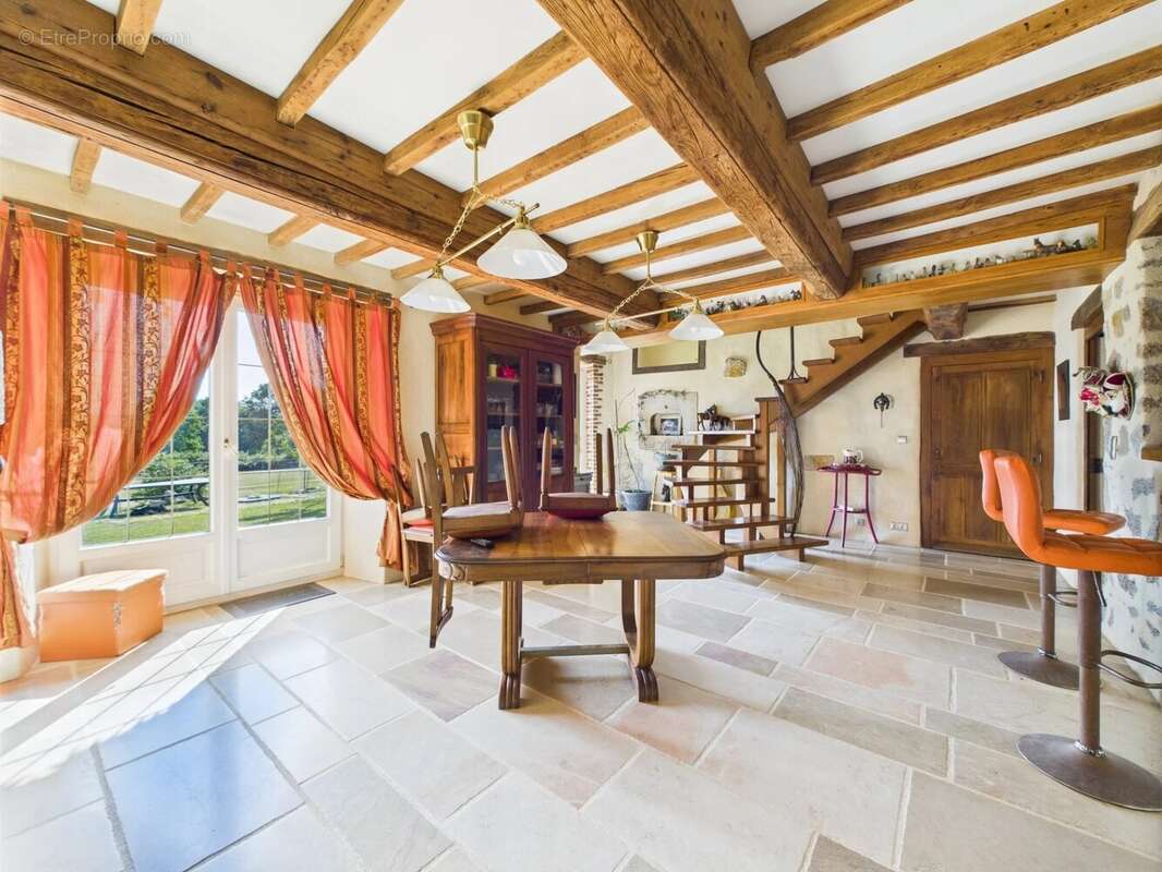 Maison à LA ROCHE-EN-BRENIL