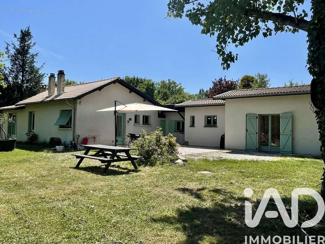 Maison 130 m² à Saint-Loubes  - photo 2