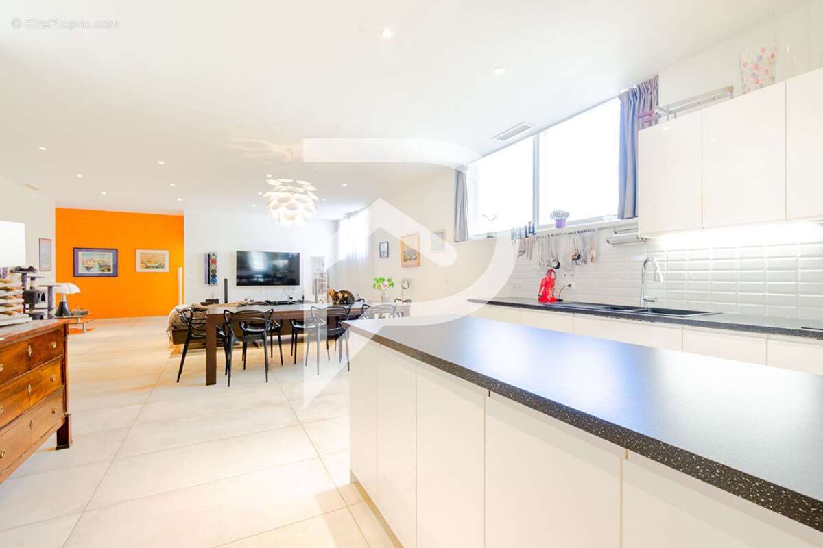 Appartement à MARSEILLE-5E