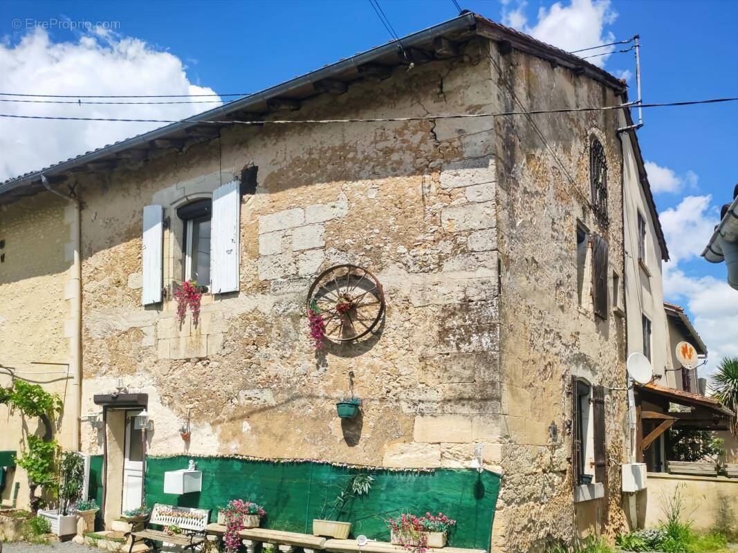 Maison à SAINT-LEON-SUR-L'ISLE