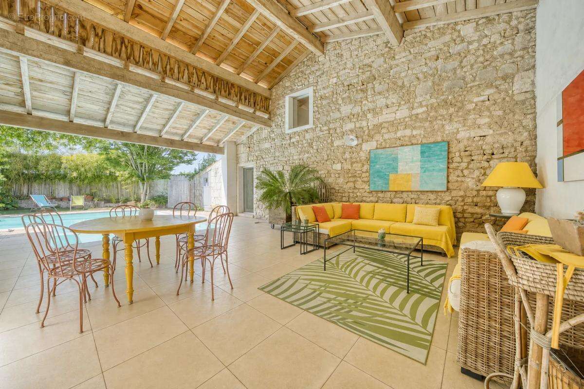 Maison de 8 pièces de 270 m² à Sainte-Gemme - photo 2
