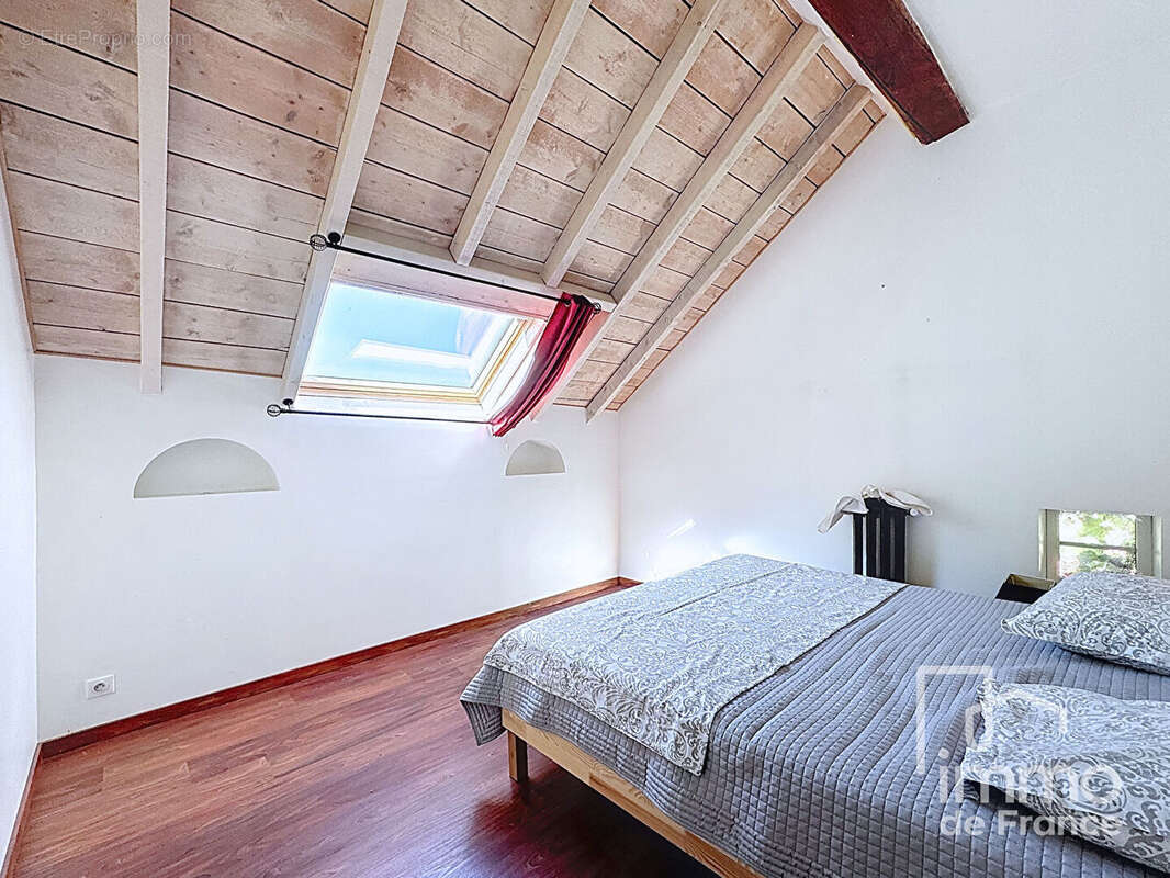 Maison à CHEZERY-FORENS