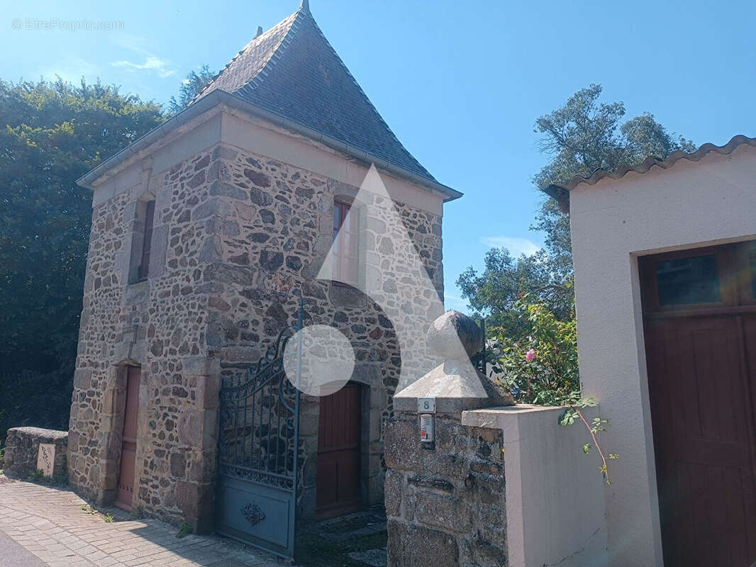 Maison à JUGON-LES-LACS