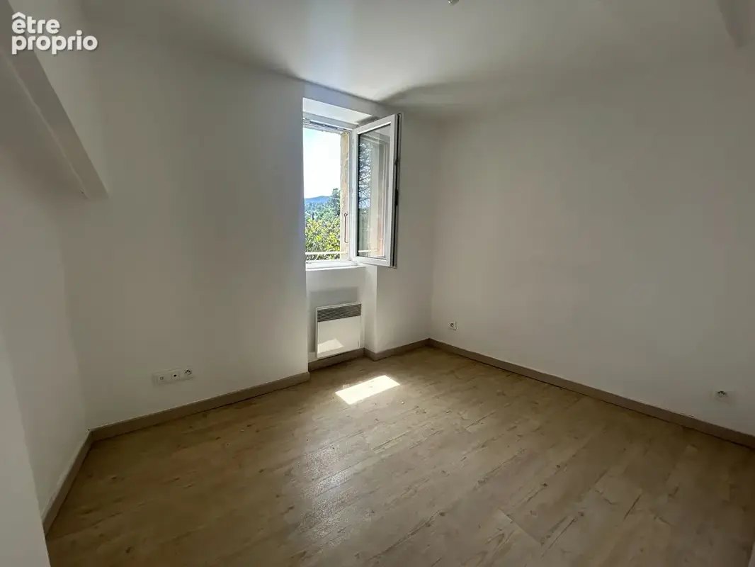 Méounes Les Montrieux Appartement 2 pièces de 22.3 m2 avec grenier attenant - photo 2