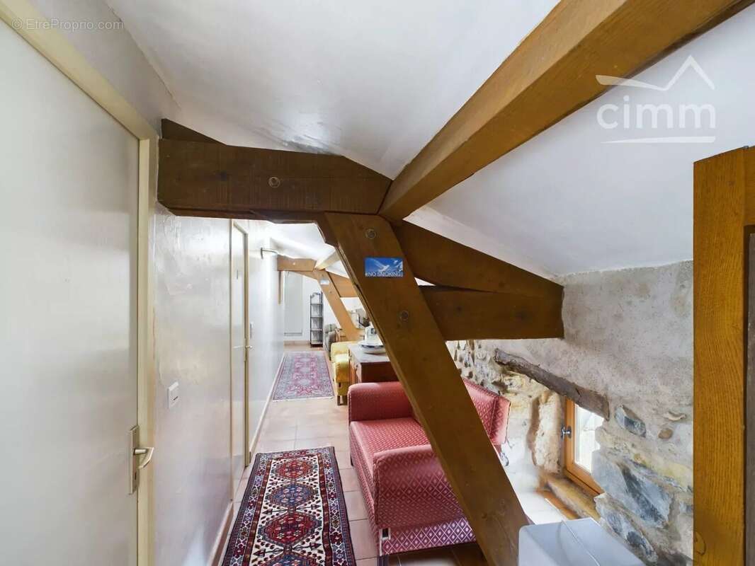 Maison à GROSPIERRES