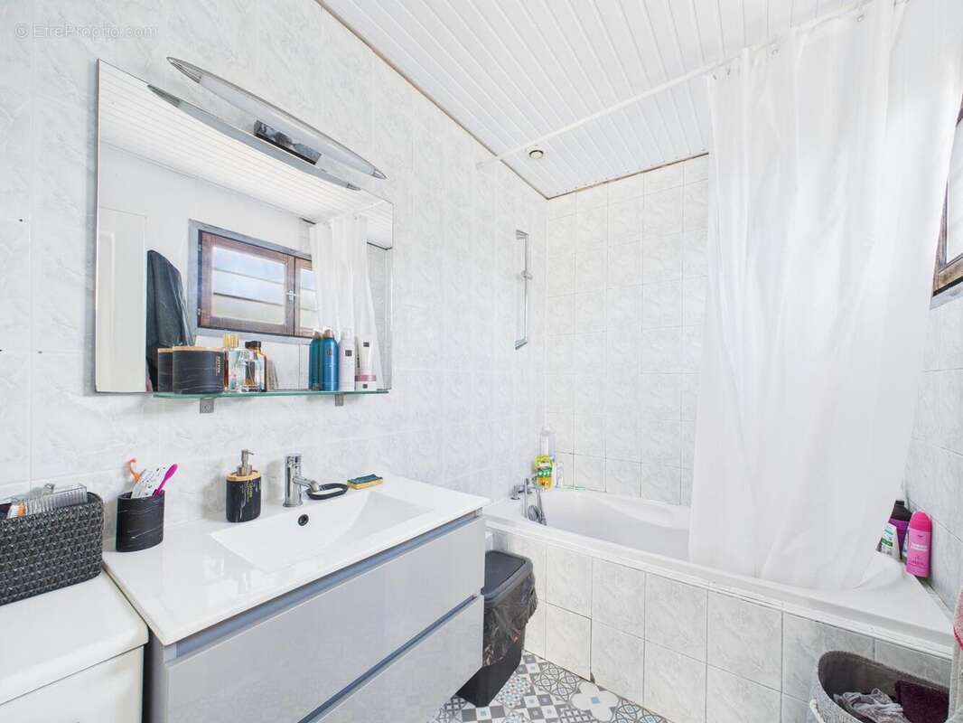 Maison 133 m² à Le Taillan-Medoc  - photo 9