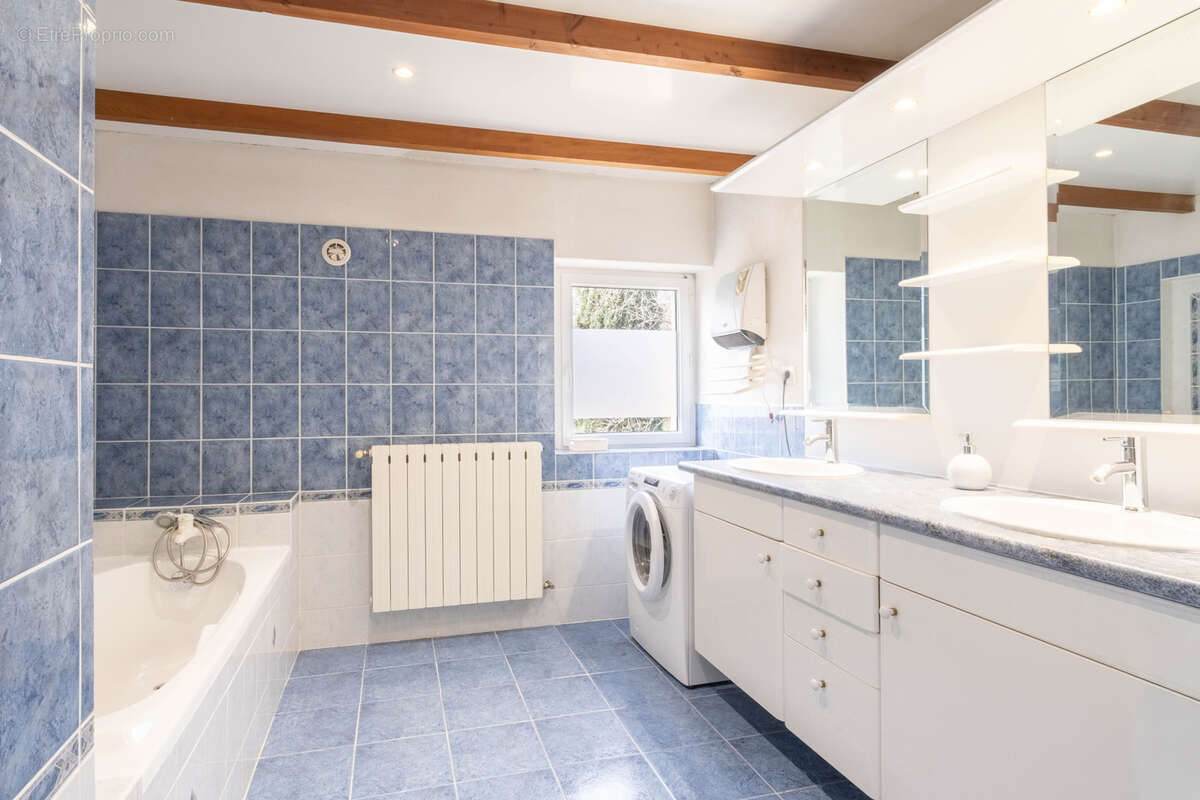 Maison à CABRIERES-D'AVIGNON