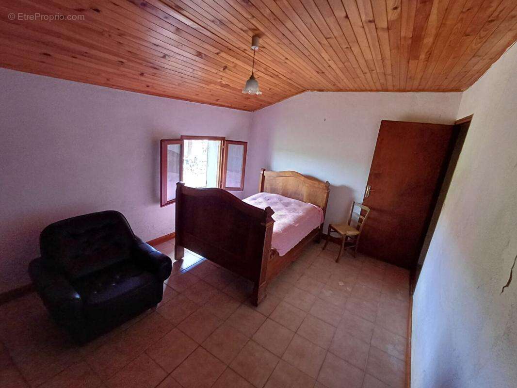 Maison de 100m² en pierres avec dépendances - photo 10