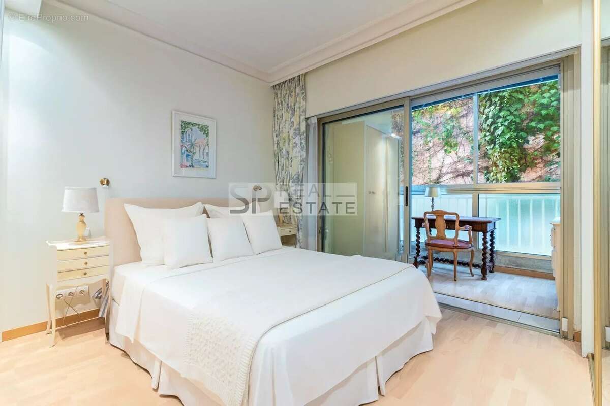 Appartement à VALLAURIS