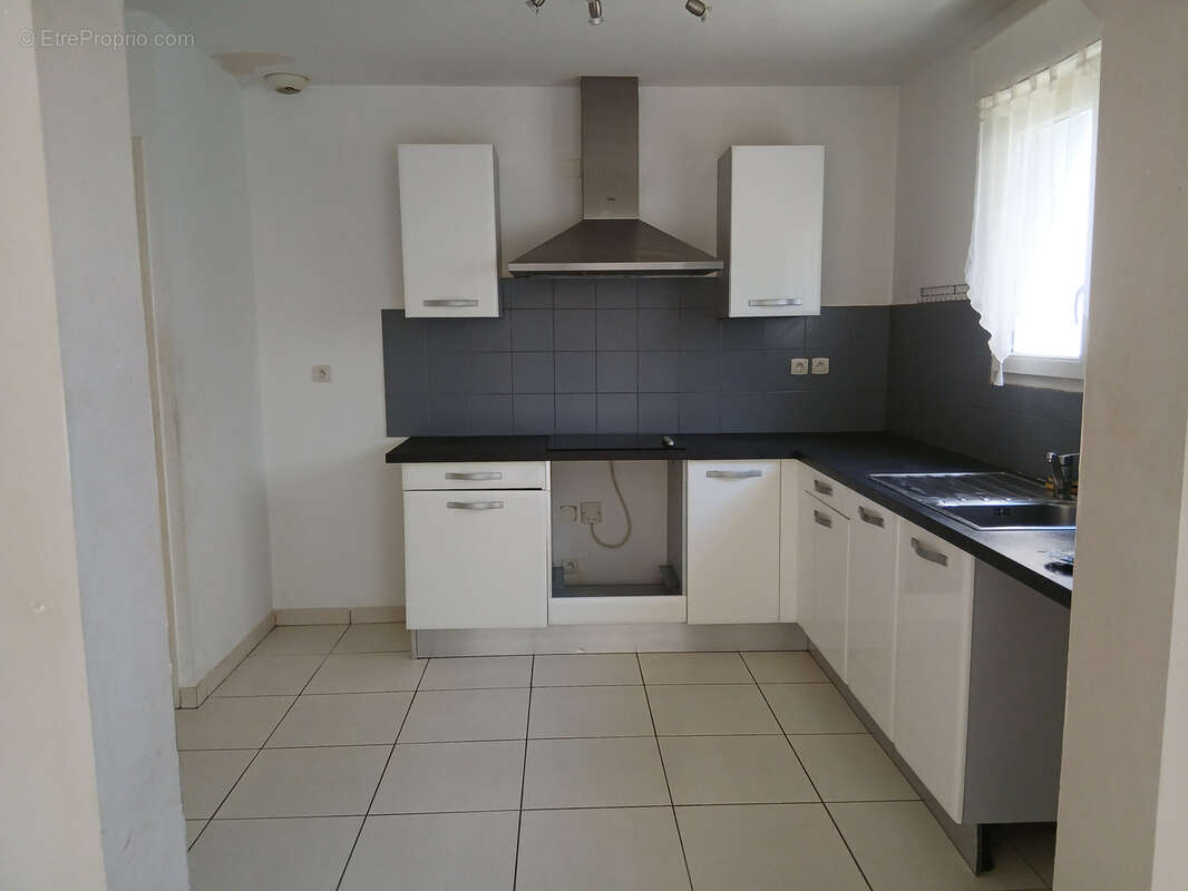 Maison à SAINT-HILAIRE-DE-BRETHMAS