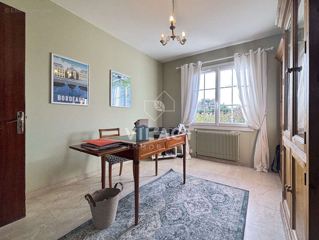 Bureau - Maison à BLANQUEFORT