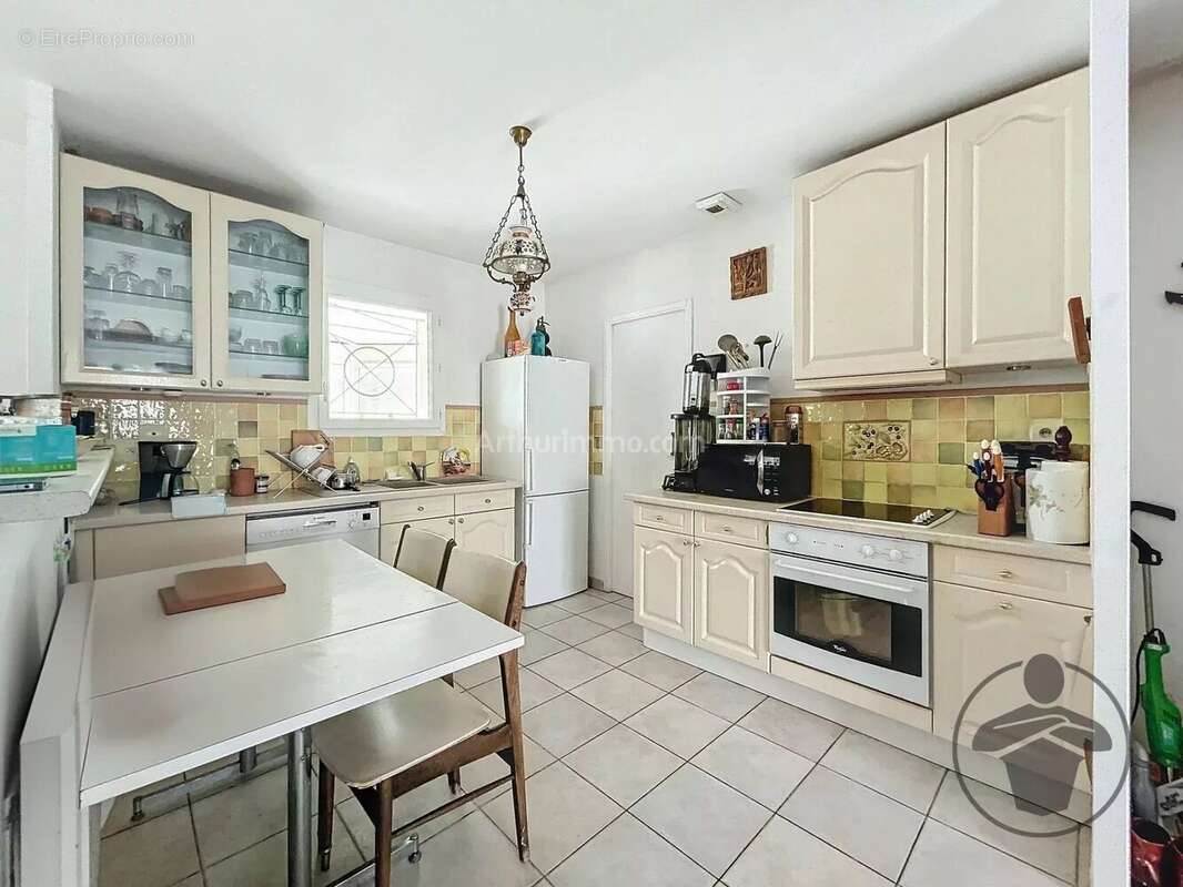 Maison à SAINT-CHRISTOLY-DE-BLAYE