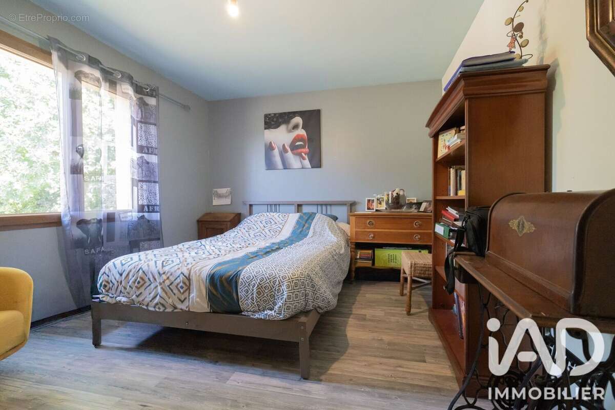 Maison 130 m² à Louignac  - photo 6