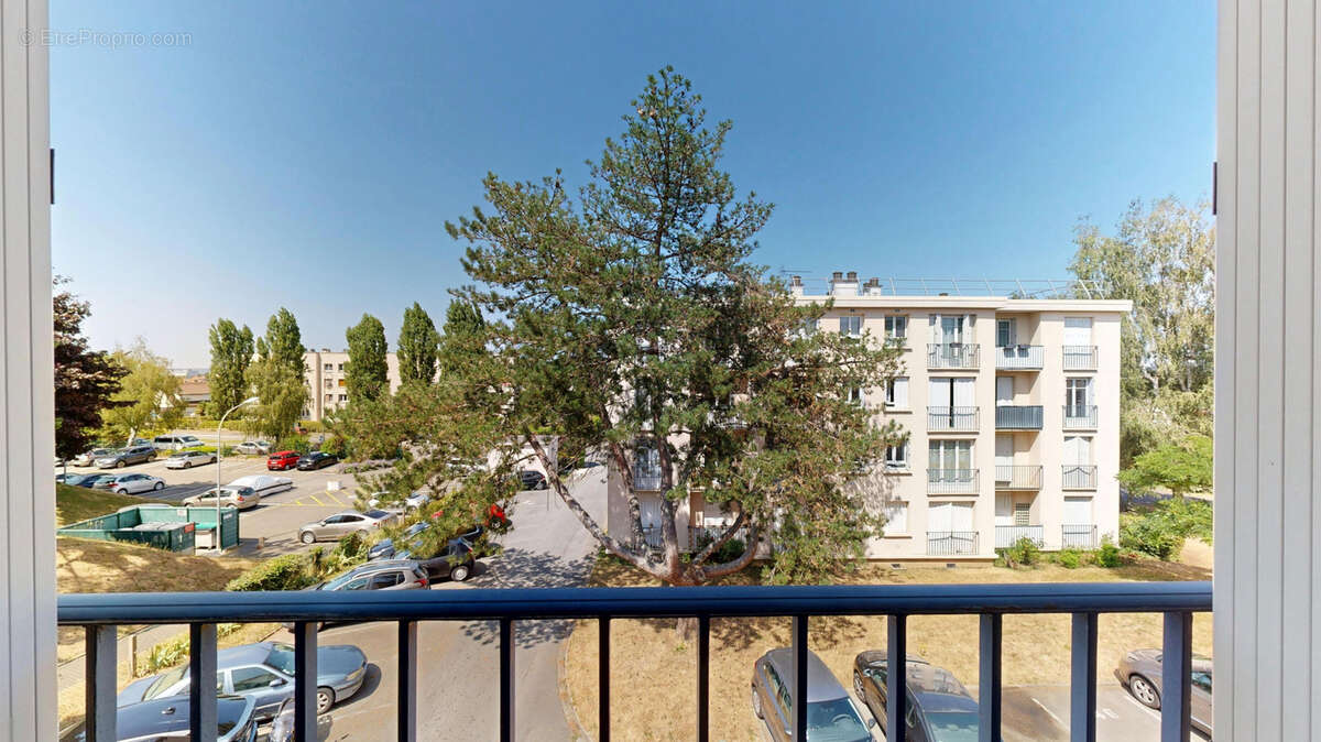 Les clayes sous bois, appartement avec balcon, cave et parking. - photo 11