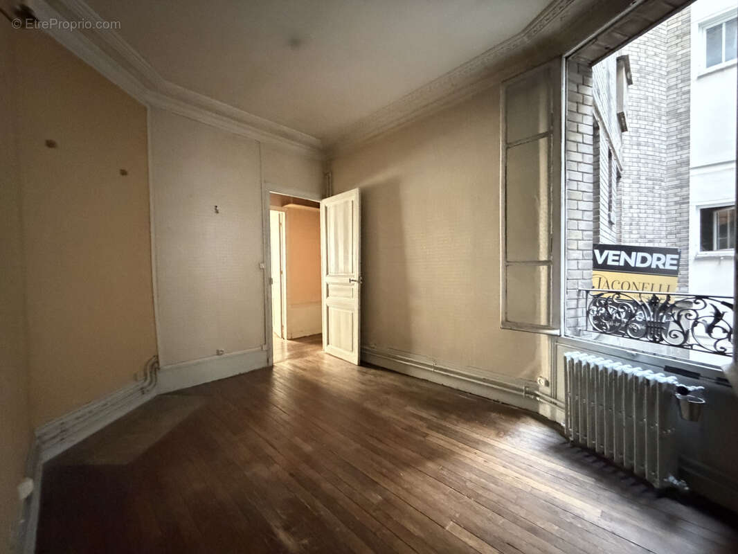Place de la Nation - Appartement Haussmannien - photo 6