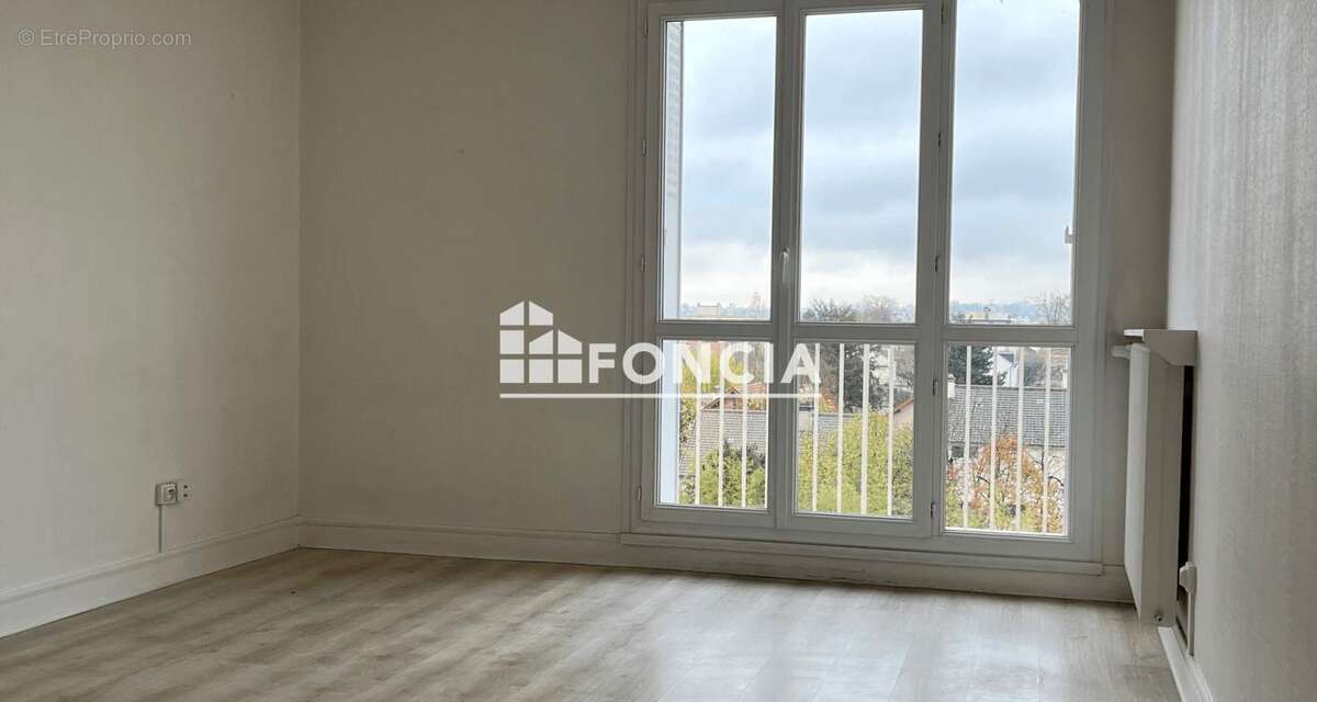 Appartement à SAINT-MAUR-DES-FOSSES