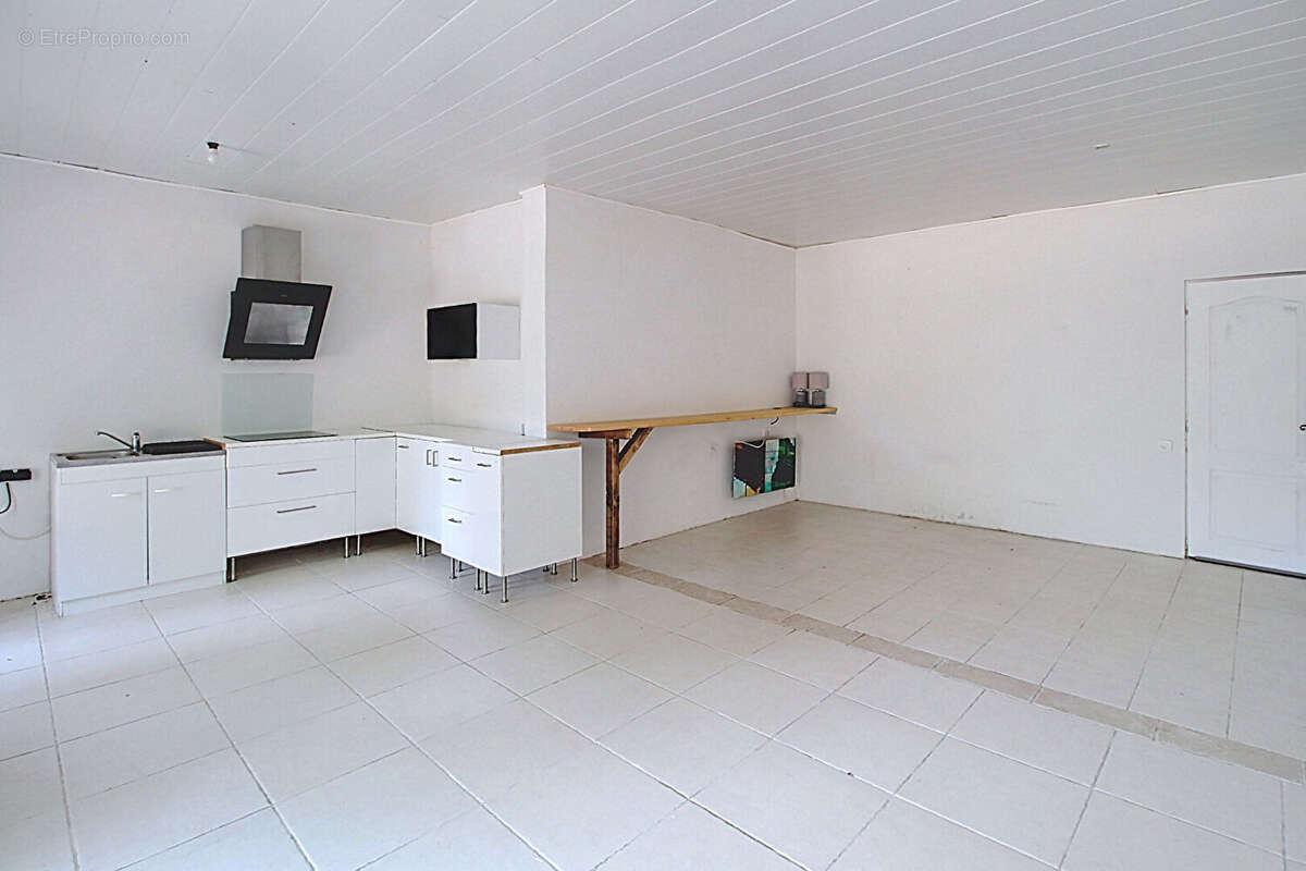 A VENDRE DRAGUIGNAN- Maison spacieuse avec PISCINE et terrain clos et arboré de 4000m² - Un véritable coup de coeur ! - photo 18